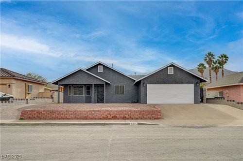 527 Buchanan Ave, Henderson, NV, 89015-7004 | Card Image