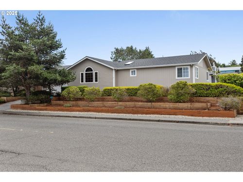 3095 Virginia Ave, North Bend, OR, 97459-1750 | Card Image