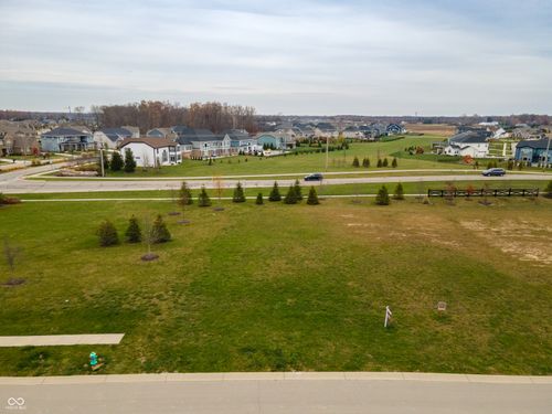 8120 Melbourne Pl, Zionsville, IN, 46077-7951 | Card Image