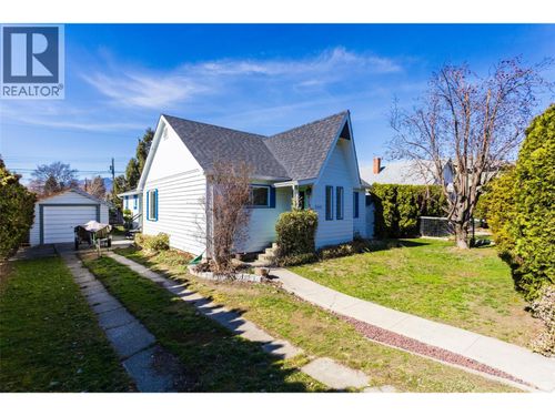 2422 Richter St, Kelowna, BC, V1Y2P6 | Card Image