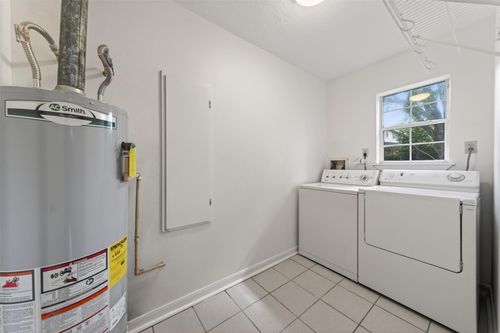 418 Texas St, Tomball, TX, 77375-4855 | Card Image
