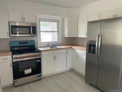 257 Union Ave, East Patchogue, NY, 11772-6142 | Card Image