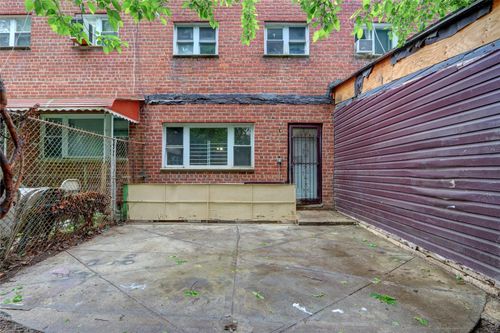 122 Springfield Blvd, Springfield Gardens, NY, 11413-1157 | Card Image