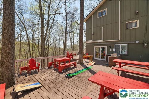 163 Cambridge Ct, Bushkill, PA, 18324-7770 | Card Image