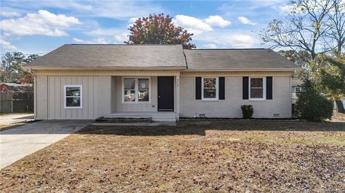 3275 Glenmore Dr, Hope Mills, NC, 28348-1718 | Card Image