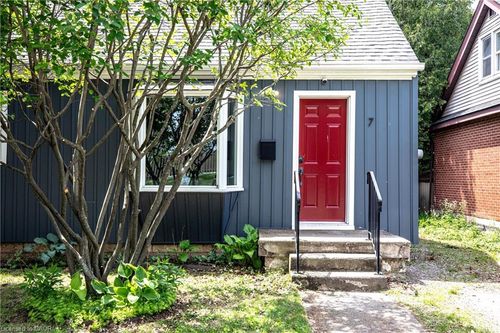 7 East St N, Dundas, ON, L9H1N6 | Card Image