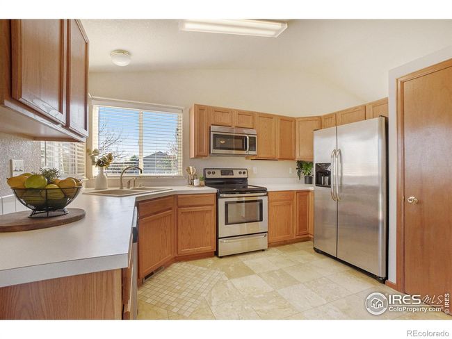 Newer stainless appliances and a pantry! | Image 9