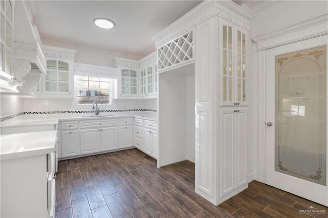 302 W Sugarcane Dr, House other with 3 bedrooms, 3 bathrooms and 2 parking in Weslaco TX | Image 4