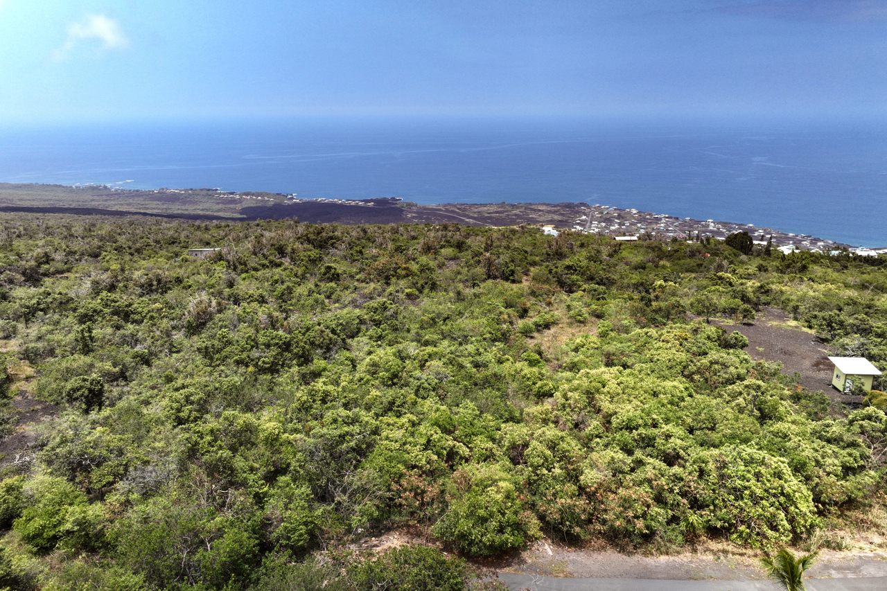 Land in Captain Cook