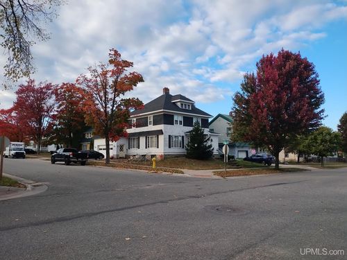 323 Maple Street, Munising, MI, 49862 | Card Image