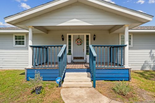 228 County Road 5716, Natalia, TX, 78059-2359 | Card Image