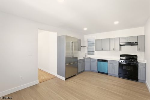 196 2nd St, Newark, NJ, 07107-2205 | Card Image