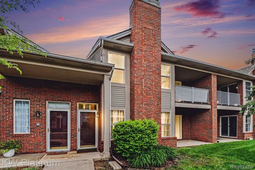 16531 Covington Dr, Clinton Twp, MI, 48038-3585 | Card Image