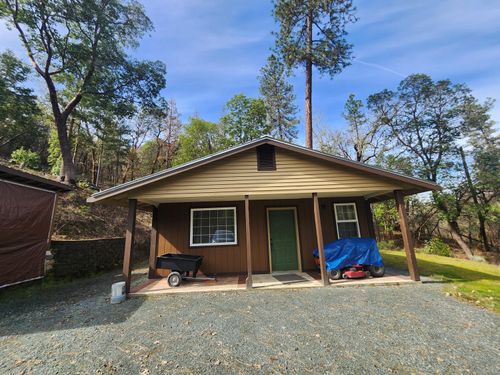 11238 E Evans Creek Rd, Rogue River, OR, 97537-6668 | Card Image