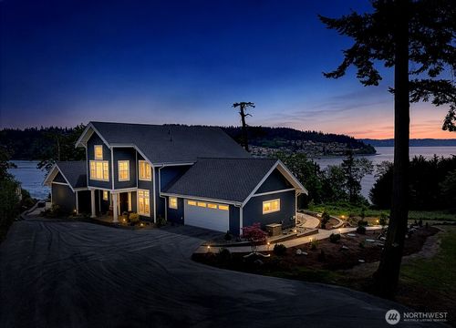 8065 George Dr, Clinton, WA, 98236-9244 | Card Image