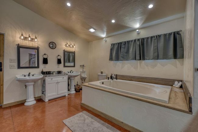 1529 Cedar View Ln, Home with 1 bedrooms, 2 bathrooms and 2 parking in Hiawassee GA | Image 7