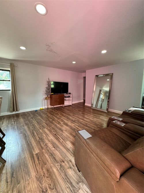 213 Route 82, Fishkill, NY, 12524-3031 | Card Image