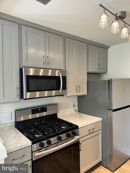 apt-207-4570 Macarthur Blvd Nw, WASHINGTON, DC, 20007-4232 | Card Image