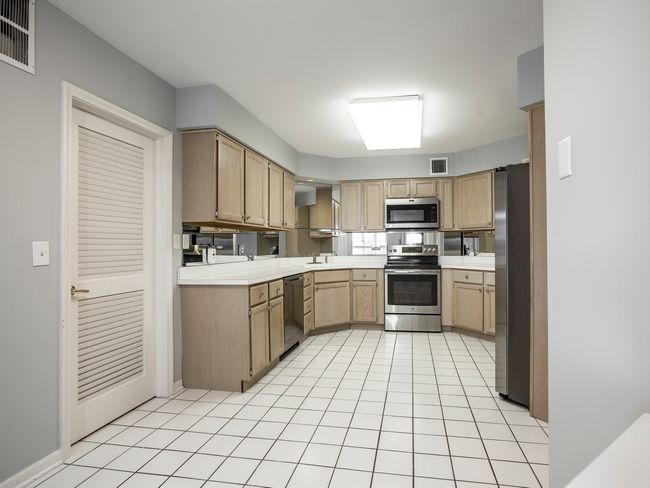 APT-409 - 3100 Lexington Ln, Home with 2 bedrooms, 2 bathrooms and 2 parking in Glenview IL | Image 32