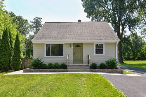 3901 W Fountain Ave, Brown Deer, WI, 53209-1711 | Card Image