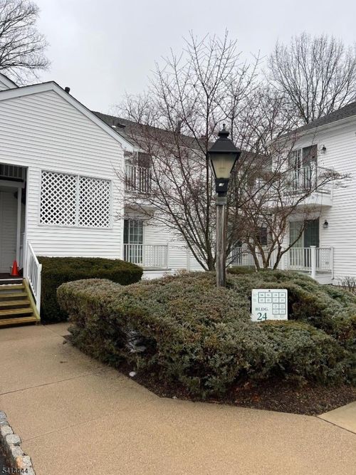 20 Smithfield Ct, Basking Ridge, NJ, 07920-2778 | Card Image