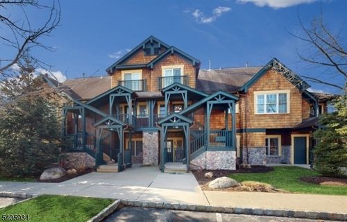 12-8 Maple Cres, Vernon, NJ, 07462-3231 | Card Image