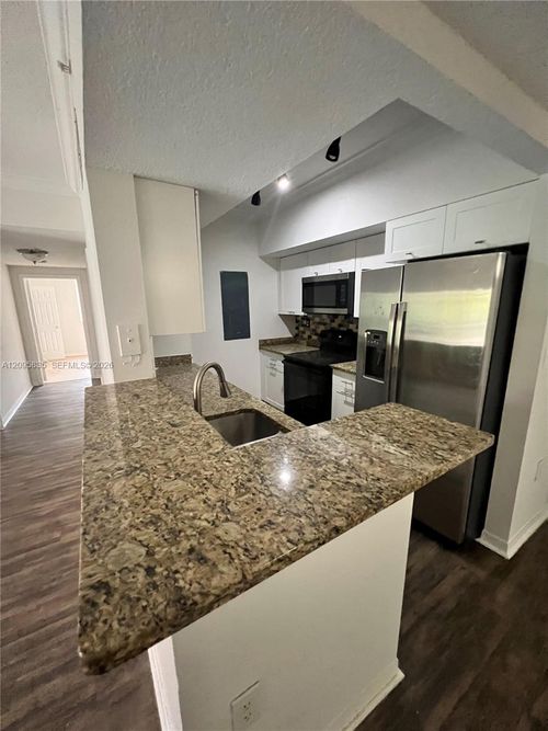 11207-230 Sw 117th Ter, Pembroke Pines, FL, 33025-3495 | Card Image