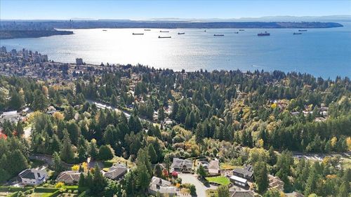 2790 Chelsea Close, West Vancouver, BC, V7S3E9 | Card Image