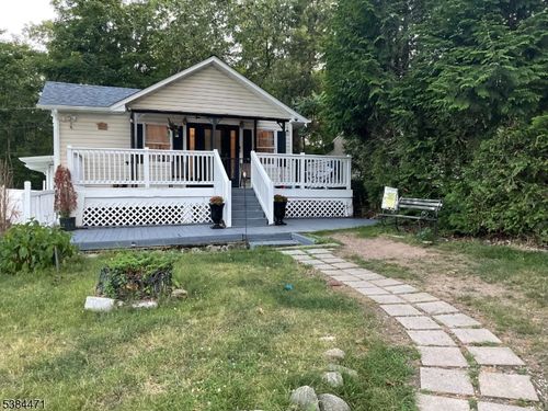 16 Berry Ln, West Milford, NJ, 07480-3632 | Card Image