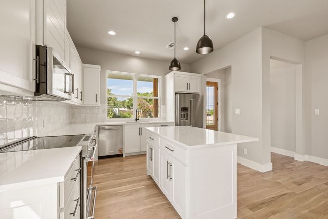 207 W 7 Th St, House other with 4 bedrooms, 3 bathrooms and null parking in Justin TX | Image 17