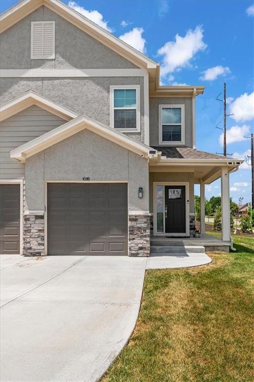 1095 N Findley St, Olathe, KS, 66061-7571 | Card Image