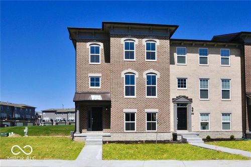 916 Yorkshire Ln, Zionsville, IN, 46077-0079 | Card Image