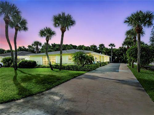 922 Pirate Cove Ln, Vero Beach, FL, 32963-2333 | Card Image