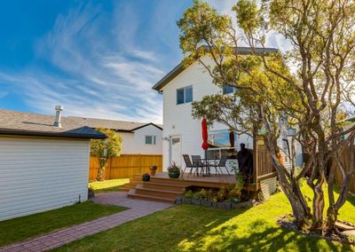 82 Applemead Crt Se, House detached with 3 bedrooms, 2 bathrooms and 2 parking in Calgary AB | Image 3