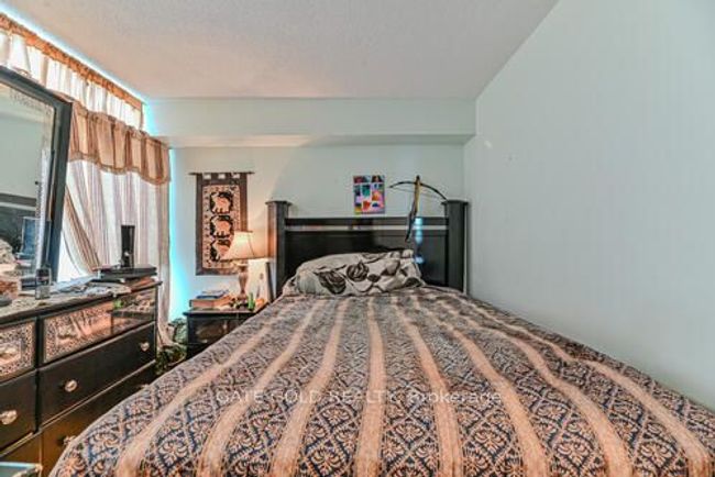 706 - 2470 Eglinton Ave W, Condo with 3 bedrooms, 2 bathrooms and null parking in York ON | Image 19