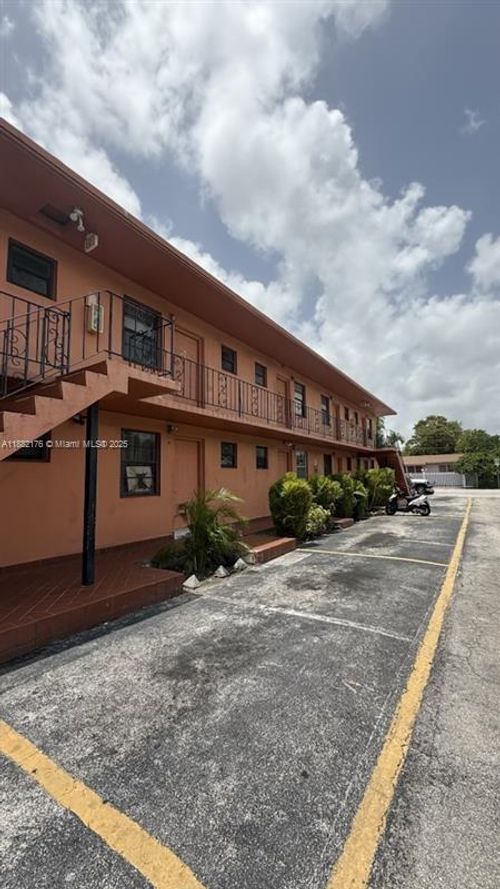 1716 Nw 19th St, Miami, FL, 33125-1579 | Card Image