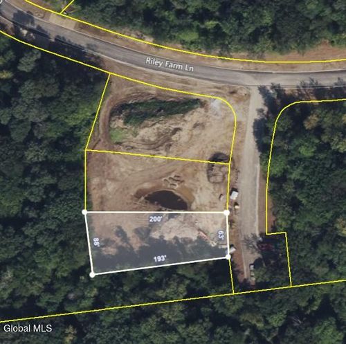 2 Kanachta Ln, Saratoga Springs, NY, 12866 | Card Image