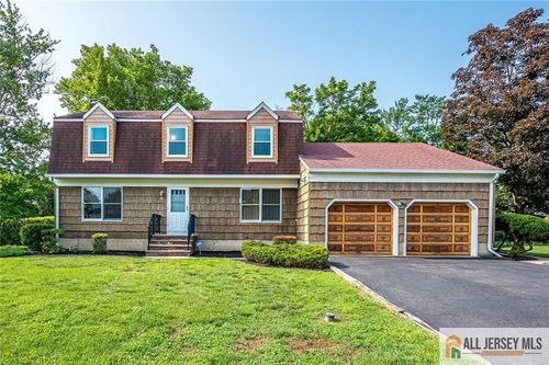 8 Dov Pl, KENDALL PARK, NJ, 08824-1347 | Card Image
