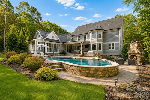18616 Maplecroft Lake Ln, Davidson, NC, 28036-8826 | Card Image