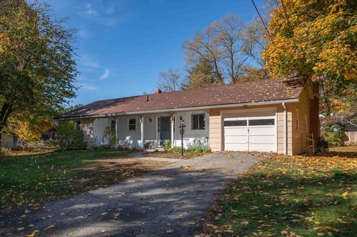 3 Montgomery Ave, Holyoke, MA, 01040-1352 | Card Image