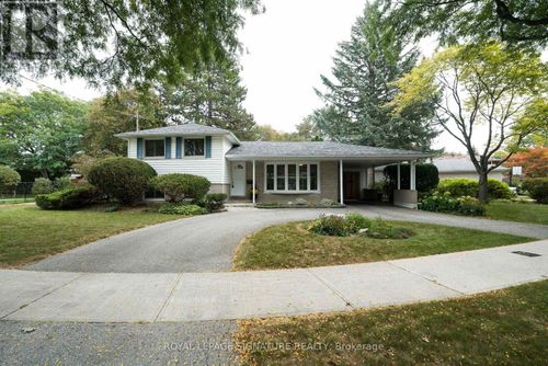 11 Bellbury Cres, North York, ON, M2J2J6 | Card Image