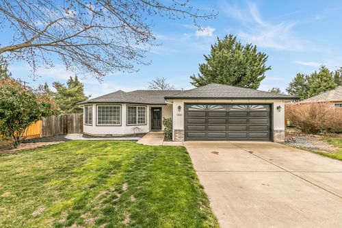 1461 Applegate Ln, Medford, OR, 97501-3859 | Card Image