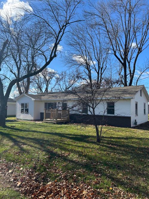 805 S Rollins St, CENTRALIA, MO, 65240-1643 | Card Image