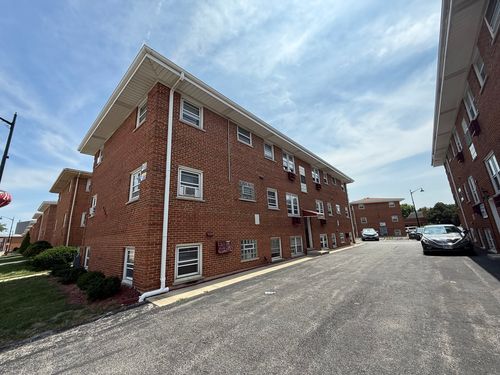 1b-9465 Maple Dr, Rosemont, IL, 60018-5008 | Card Image