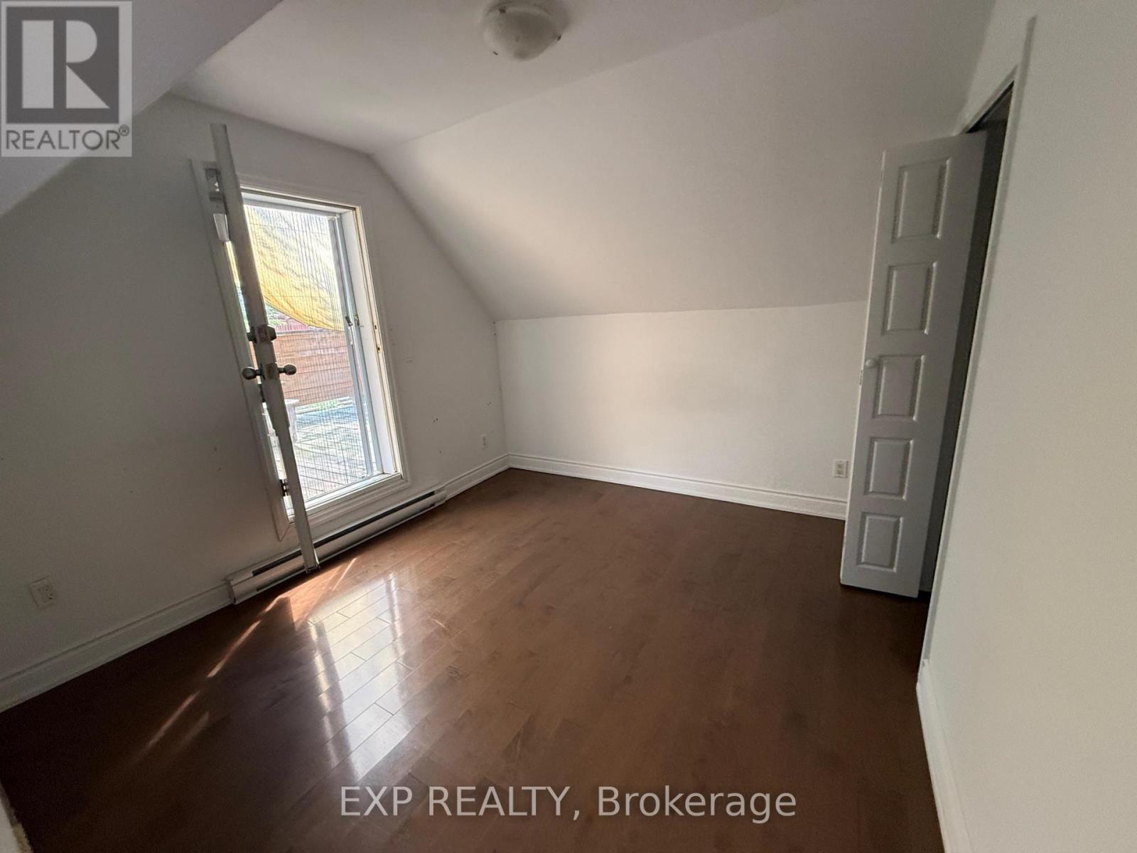 Residential Lease in Toronto (Roncesvalles) 3