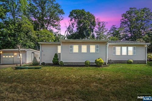 15 Dalewood Rd, Wayne, NJ, 07470-5342 | Card Image