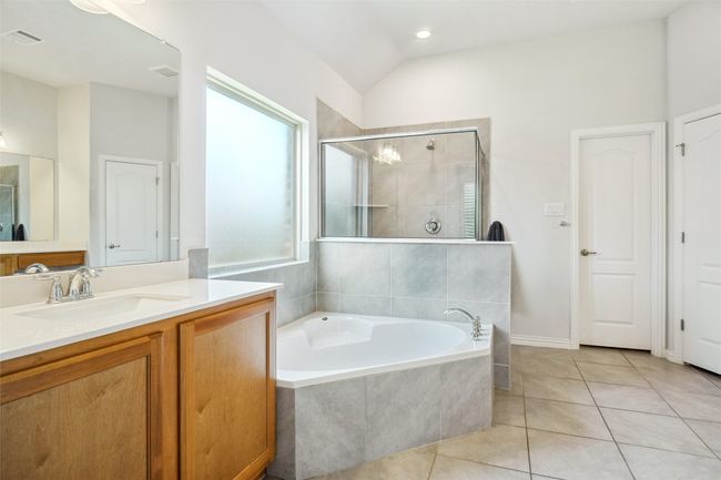 2612 Dancing Flame Dr, House other with 4 bedrooms, 4 bathrooms and null parking in Denton TX | Image 14