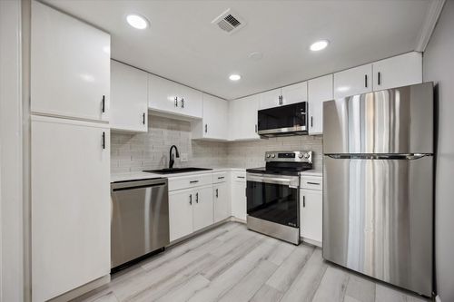 903-2016 Main St, Houston, TX, 77002-8851 | Card Image