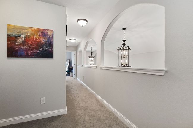 Open hallway overlooking the entryway. | Image 27