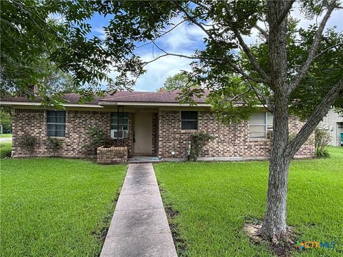 302 E Heard St, Ganado, TX, 77962-8413 | Card Image